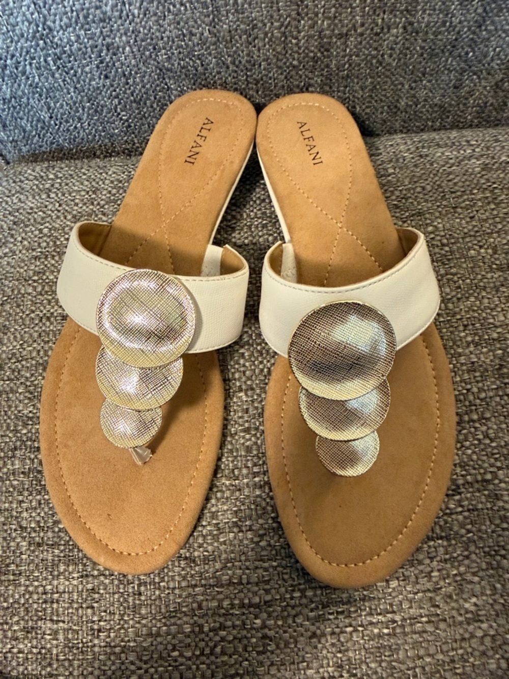 NEW Alfani Fleur White Slide Thong Sandals Metallic Gold Disc Embellishments  9